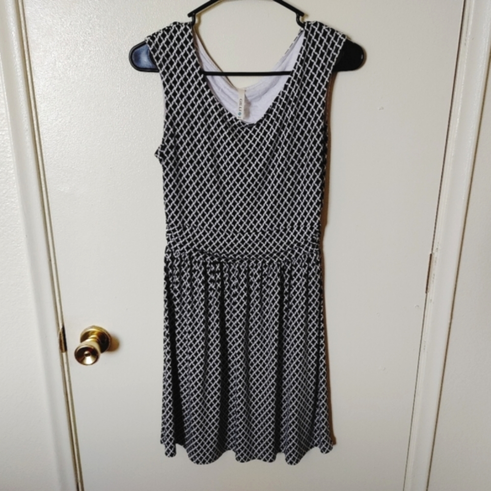 Gilli black and white patterned sleeveless dress